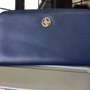 Adrianne Vittadini wallet